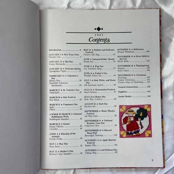 Vanessa Ann's Holidays in Cross Stitch 1991 Hardcover Book Vintage NEW - Picture 4 of 14